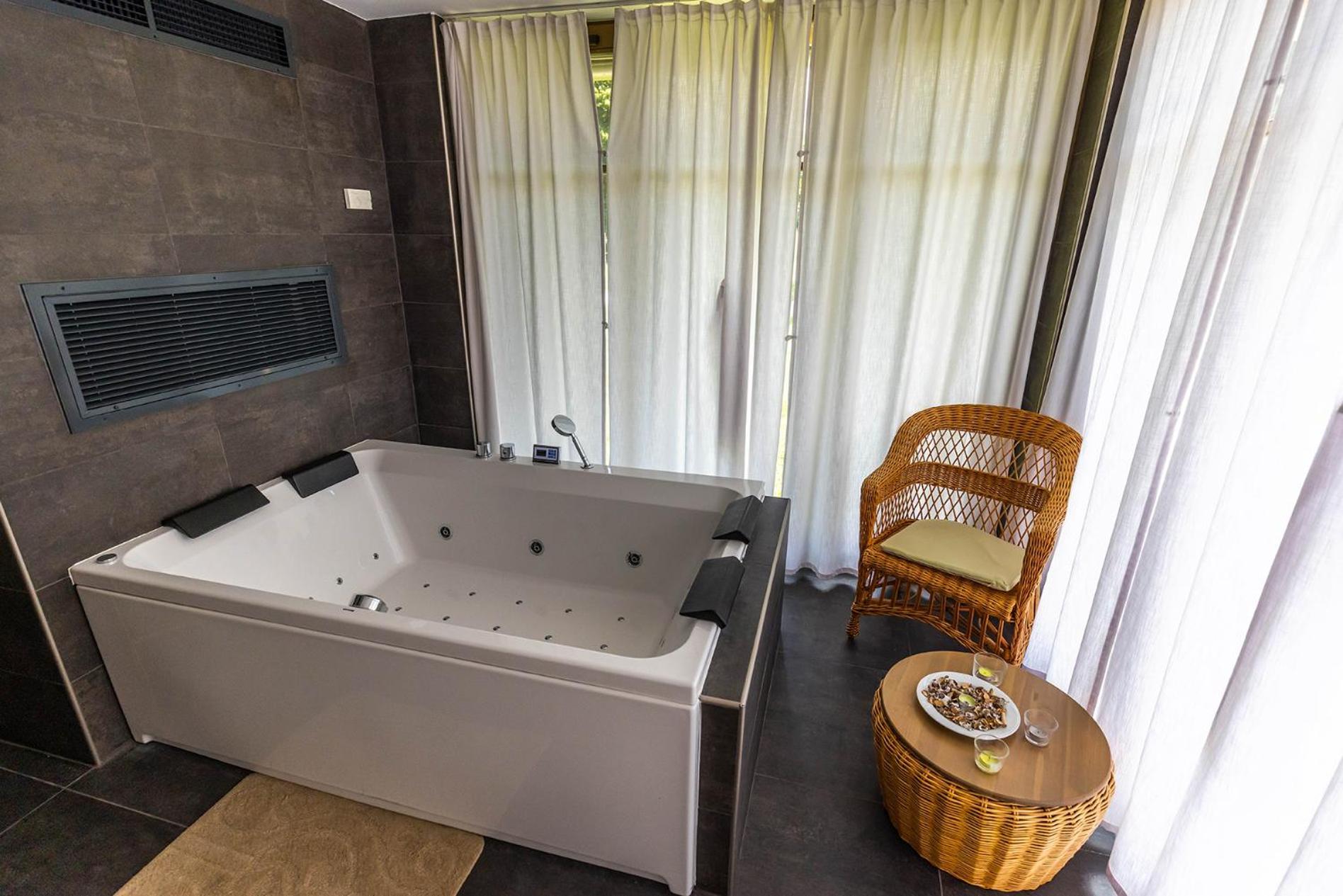 Vadkert Major Hotel Sarvar Bagian luar foto