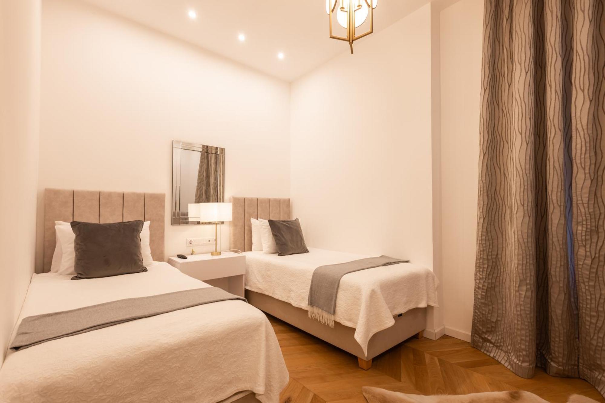 Vadkert Major Hotel Sarvar Bagian luar foto