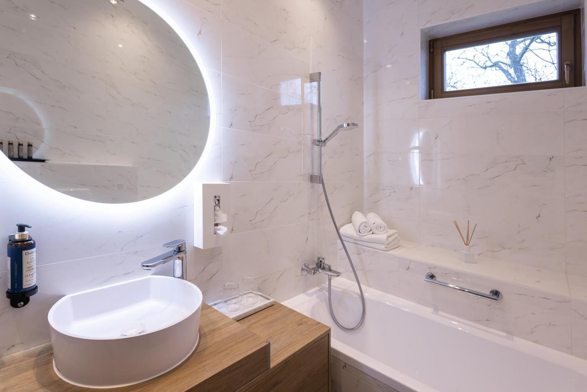 Vadkert Major Hotel Sarvar Bagian luar foto