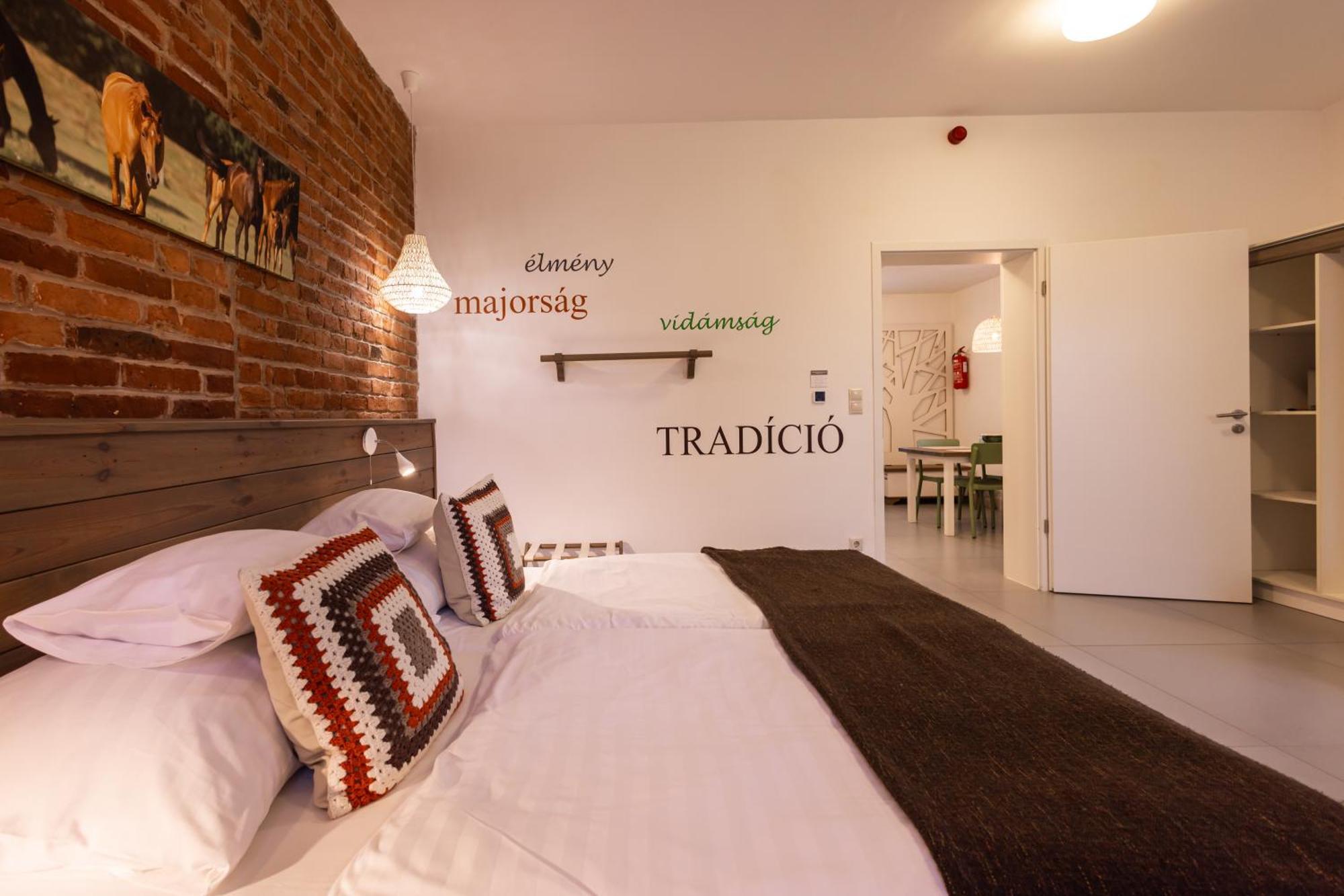 Vadkert Major Hotel Sarvar Bagian luar foto
