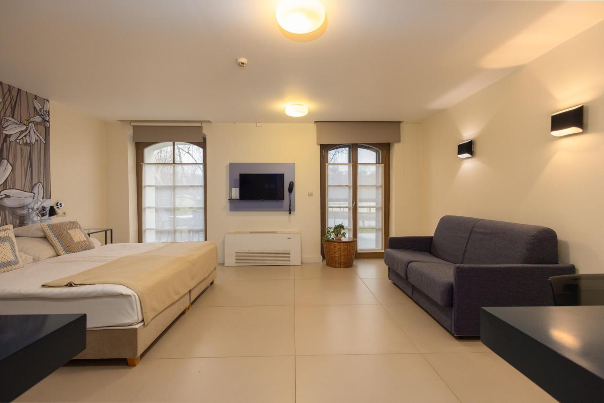 Vadkert Major Hotel Sarvar Bagian luar foto