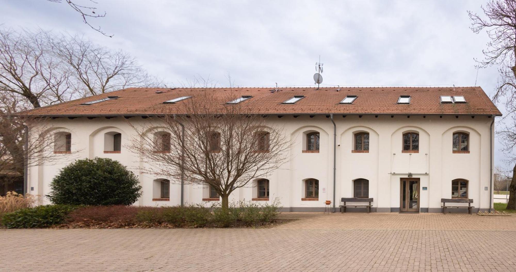 Vadkert Major Hotel Sarvar Bagian luar foto